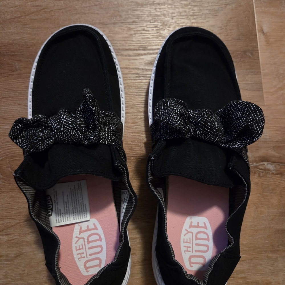 Hey Dude Womens Size 10 Black Slip-On Sneakers with Bow Accent